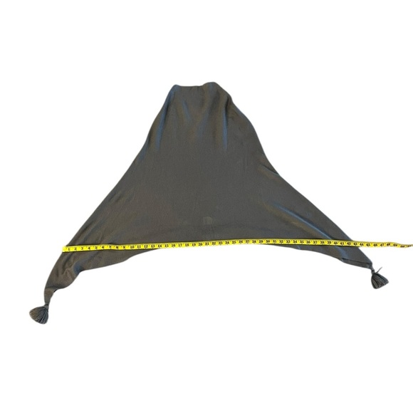 Poncho. Sweater style one size fits most. Olive green with tassel decoration. - Picture 5 of 6